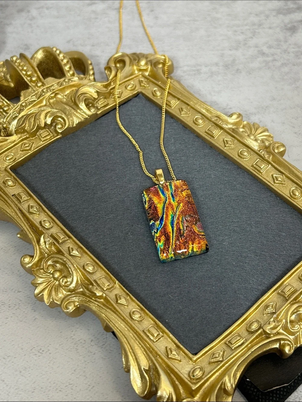 N/A elegant gold